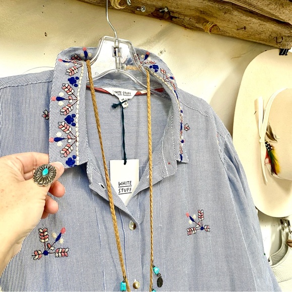 SOLD⭐️Prairie farmhouse boho embroidered tunic blouse/cover up w peasant feel - Picture 7 of 16